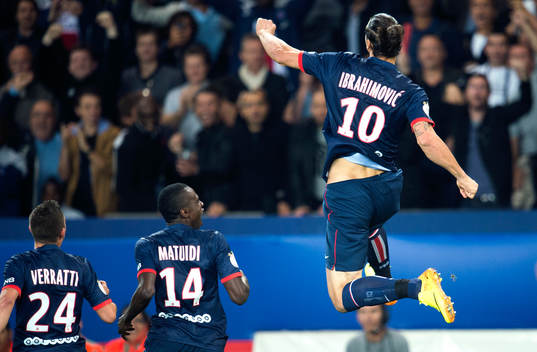 Zlatan Ibrahimovic gör 1-0 och jublar
