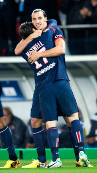 Zlatan Ibrahimovic gör 1-0 och jublar