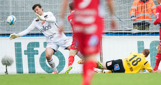 1-0, Pär Ericsson, Mjällby, förbi Kevin Stuhr Ellegaard,