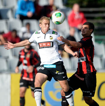 Brommapojkarnas Mauricio Albornoz, och Häckens Kari Arkivuo