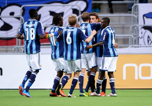 Djurgårdens Erton Fejzullahu gratuleras