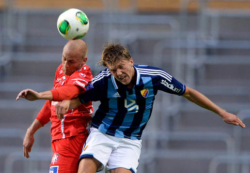 Åtvidabergs Daniel Sjölund och Djurgårdens Martin Broberg