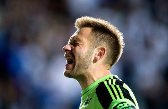 IFK Göteborgs målvakt John Alvbåge jublar