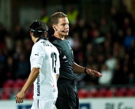s emin Nouri och domare Martin Strömberg
