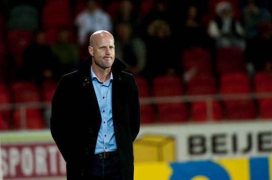 s tränare Andreas Thomsson deppar