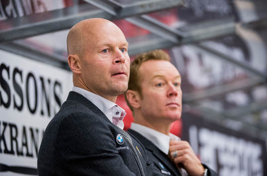 Almtunas assisterande tränare Marcus Ragnarsson och