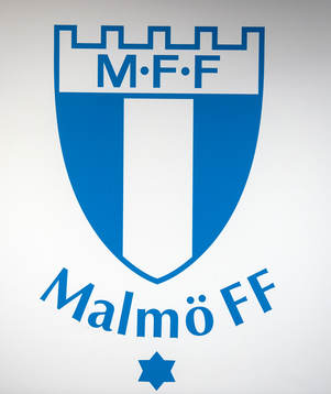 Malmö FFs klubbemblem innan träningen innan derbyt mot