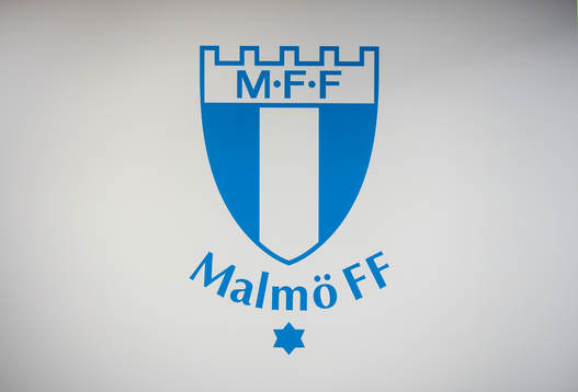 Malmö FFs klubbemblem innan träningen innan derbyt mot