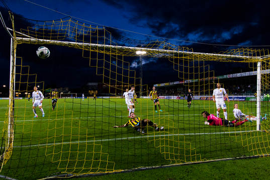 Häckens Mikolaj Lebedynski gör 1-0