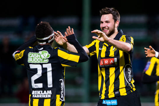 Häckens Nasiru Mohammed jublar ihop med målskytten