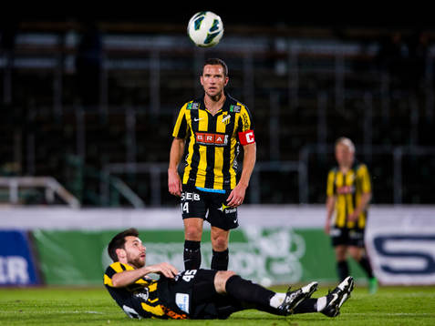 Häckens Martin Ericsson ser Mikolaj Lebedynski nicka