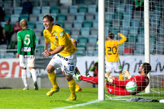 Falkenbergs Victor Sköld jublar