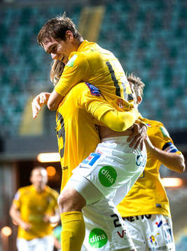 Falkenbergs Victor Sköld jublar