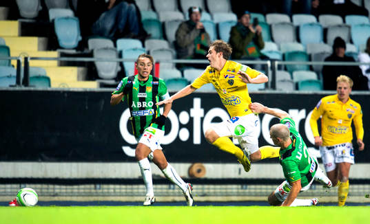 GAIS Andreas Augustsson fäller Falkenbergs Victor Sköld