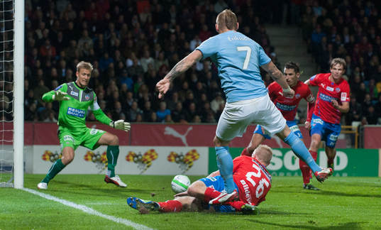 Magnus Eriksson, Malmö, mot Pär Hansson, Helsingborg
