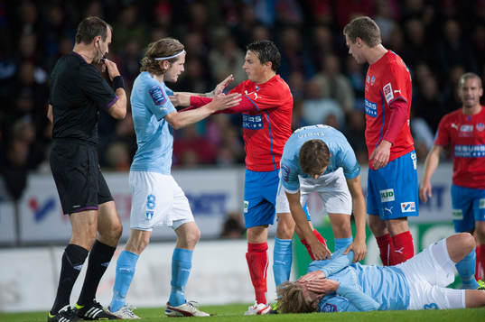 Stökigt mellan Erik Friberg, malmö och Ardian Gashi,