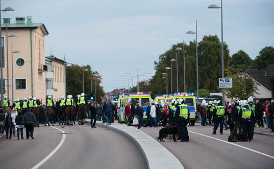 Stort polisuppbåd utanför Olympia
