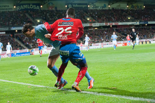 Tröjdragning, Miiko Albornoz, Malmö, mot David Accam,