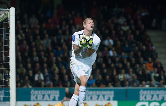 Johan Dahlin, målvakt, Malmö, greppar bollen