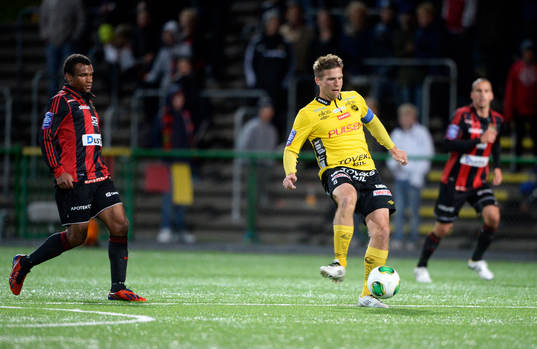 Brommapojkarnas Serge-Junior Martinsson Ngouali, och