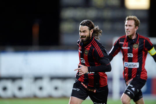 Brommapojkarnas Andreas Eriksson, jublar