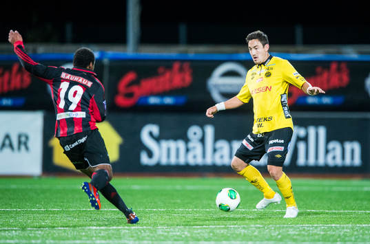 Elfsborgs Stefan Ishizaki spelar bollen