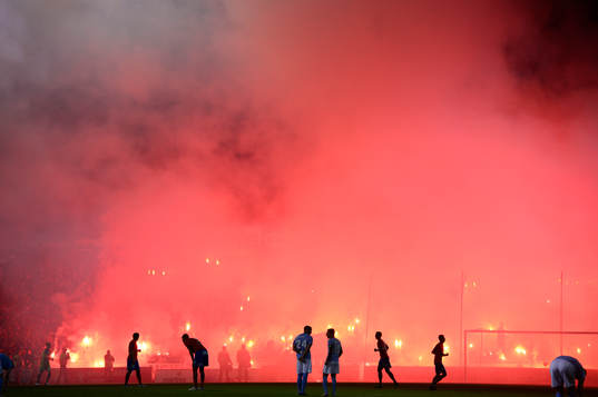 Bengaliska eldar sköt upp starten av
