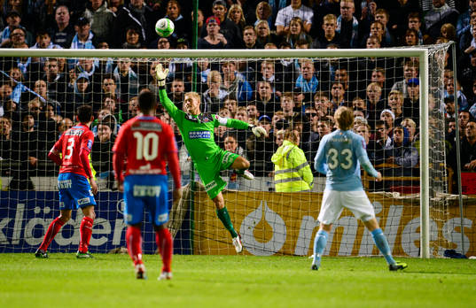 Helsingborgs målvakt Pär Hansson ser 0-3 från Malmös