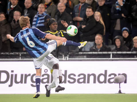 AIKs Martin Kayongo-Mutumba och Djurgårdens Peter Nymann