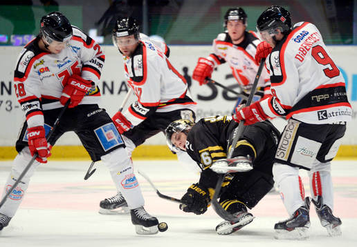 s Mattias Janmark-Nylén och Örebros Nick Plastino och