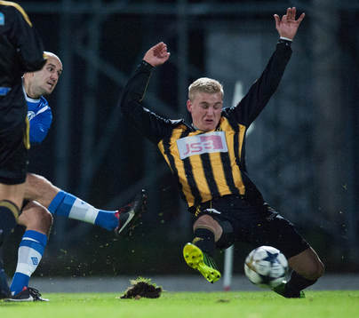 Linus Svensson, IFK Hässleholm, bryter ett skottförsök,