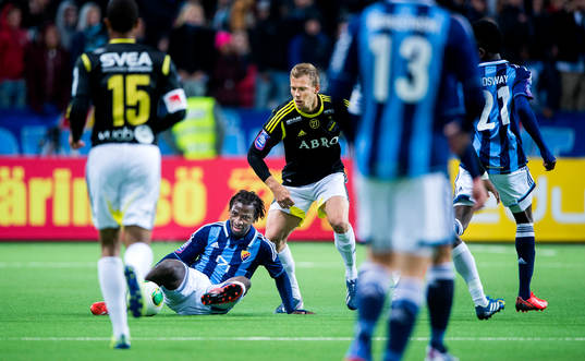 Djurgårdens Amadou Jawo och AIKs Per Karlsson