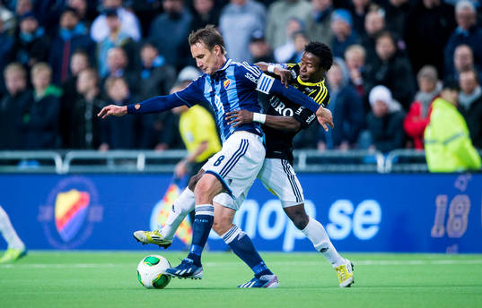 Djurgårdens Andreas Johansson och AIKs Kennedy Igboananike