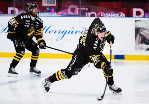 s Christopher Aspeqvist skjuter