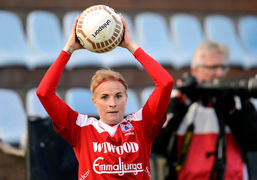 Vittsjös Annica Svensson kastar ett inkast