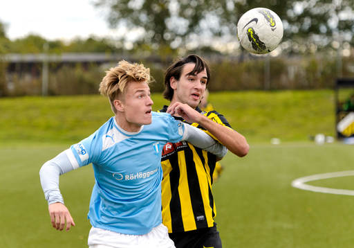 Närkamp mellan Malmös Jesper Rindmo och Häckens Oliver