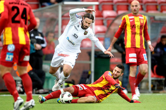 Brommapojkarnas Andreas Eriksson och Syrianskas Robert Massi