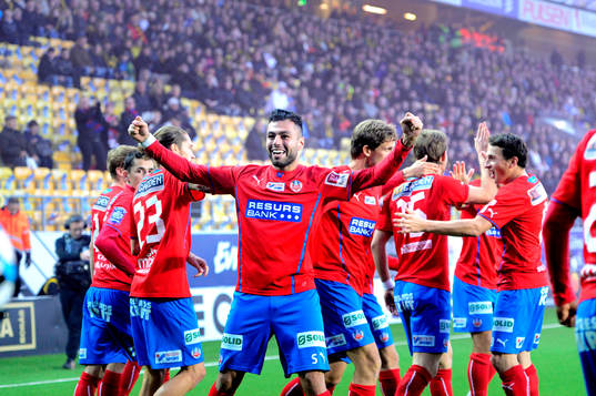 Helsingborgs Imad Khalili jublar med lagkamraterna