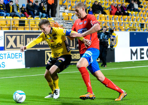 Närkamp mellan Elfsborgs Anders Svensson och Helsingborgs