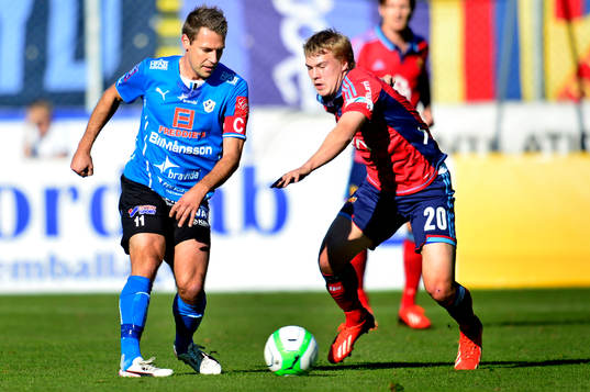 Halmstads Stefan Selakovic och Djurgårdens Simon Tibbling