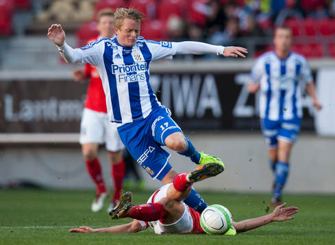 Erik Israelsson, Kalmar, glidtacklar Sam Larsson,