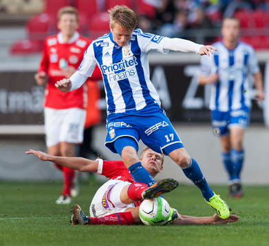 Erik Israelsson, Kalmar, glidtacklar Sam Larsson,