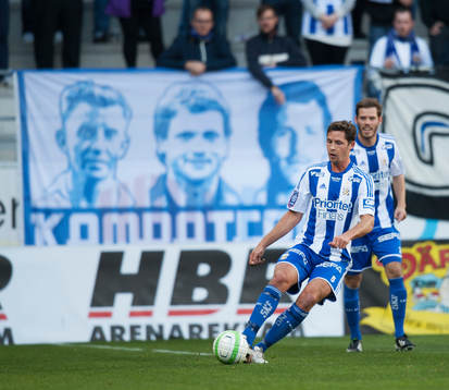 Banderoll med tre IFK Göteborgs-legendarer, Bertil