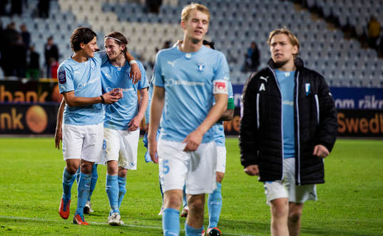 Malmös Miiko Albornoz och Erik Friberg kramas