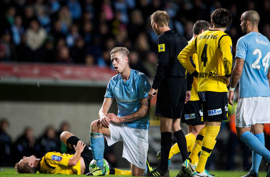 Malmös Pontus Jansson håller inte med domaren om att det