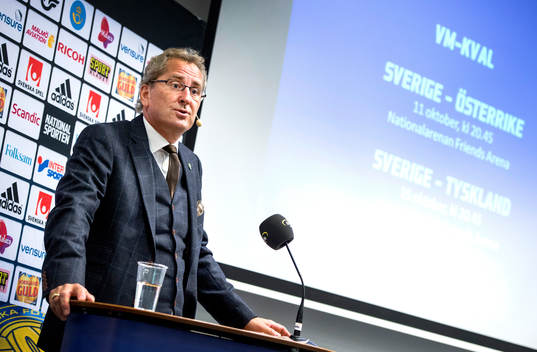 Presskonferens med förbundskaptenen Erik Hamrén