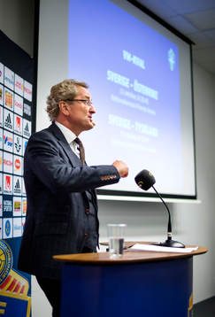 Presskonferens med förbundskaptenen Erik Hamrén som