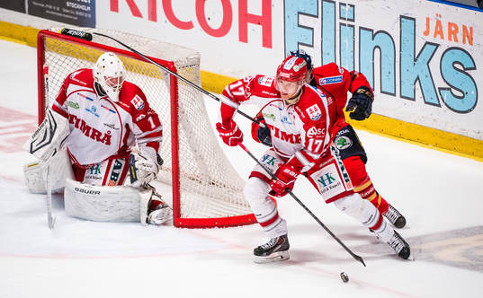 Timrås Anton Wedin med puck