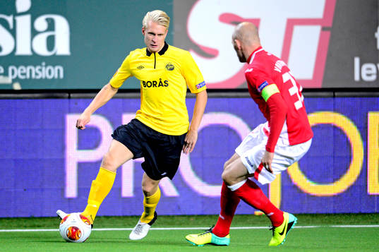 Elfsborgs Johan Larsson och Standard Lieges Jelle van Damme