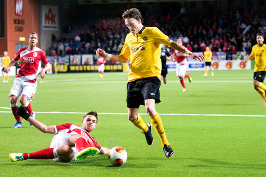 Standard Lieges Dino Arslanagic glidtacklar Elfsborgs Lasse